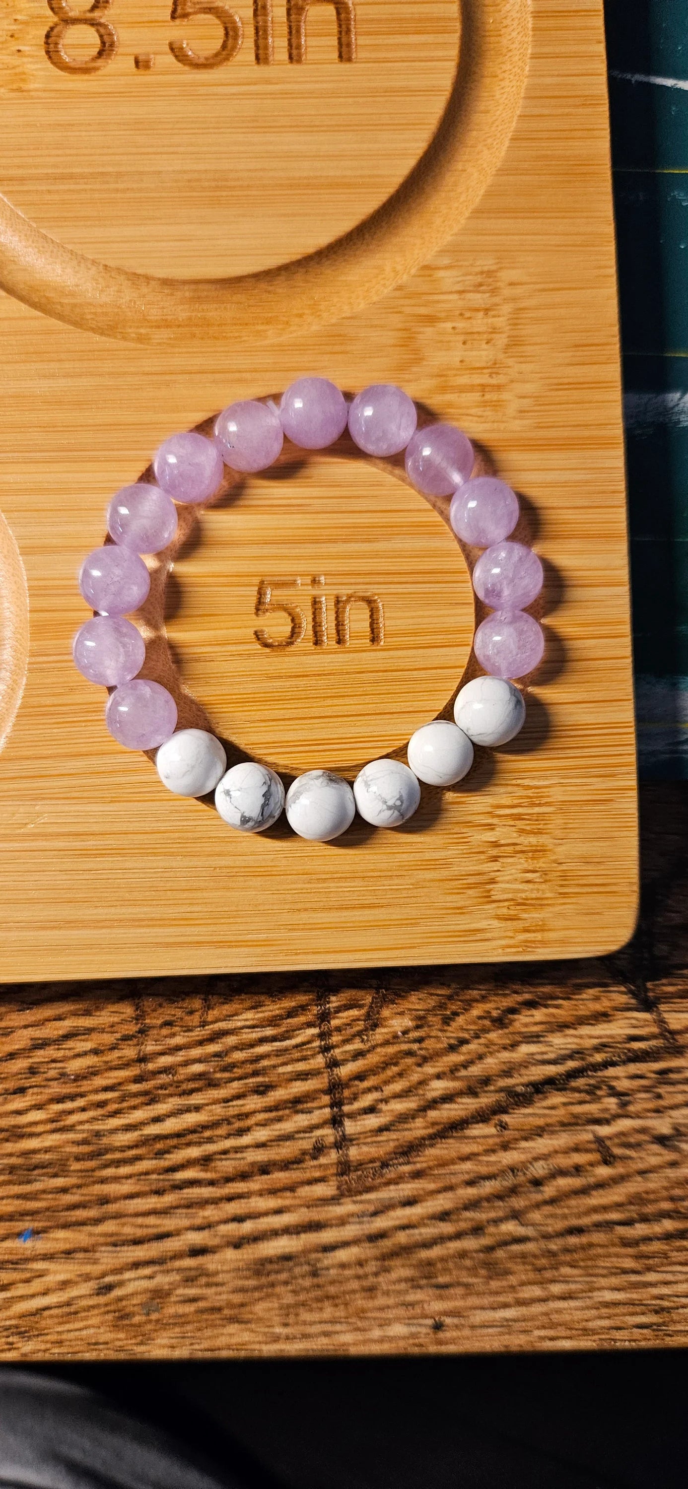 Lavender Amethyst and Howlite beaded bracelet