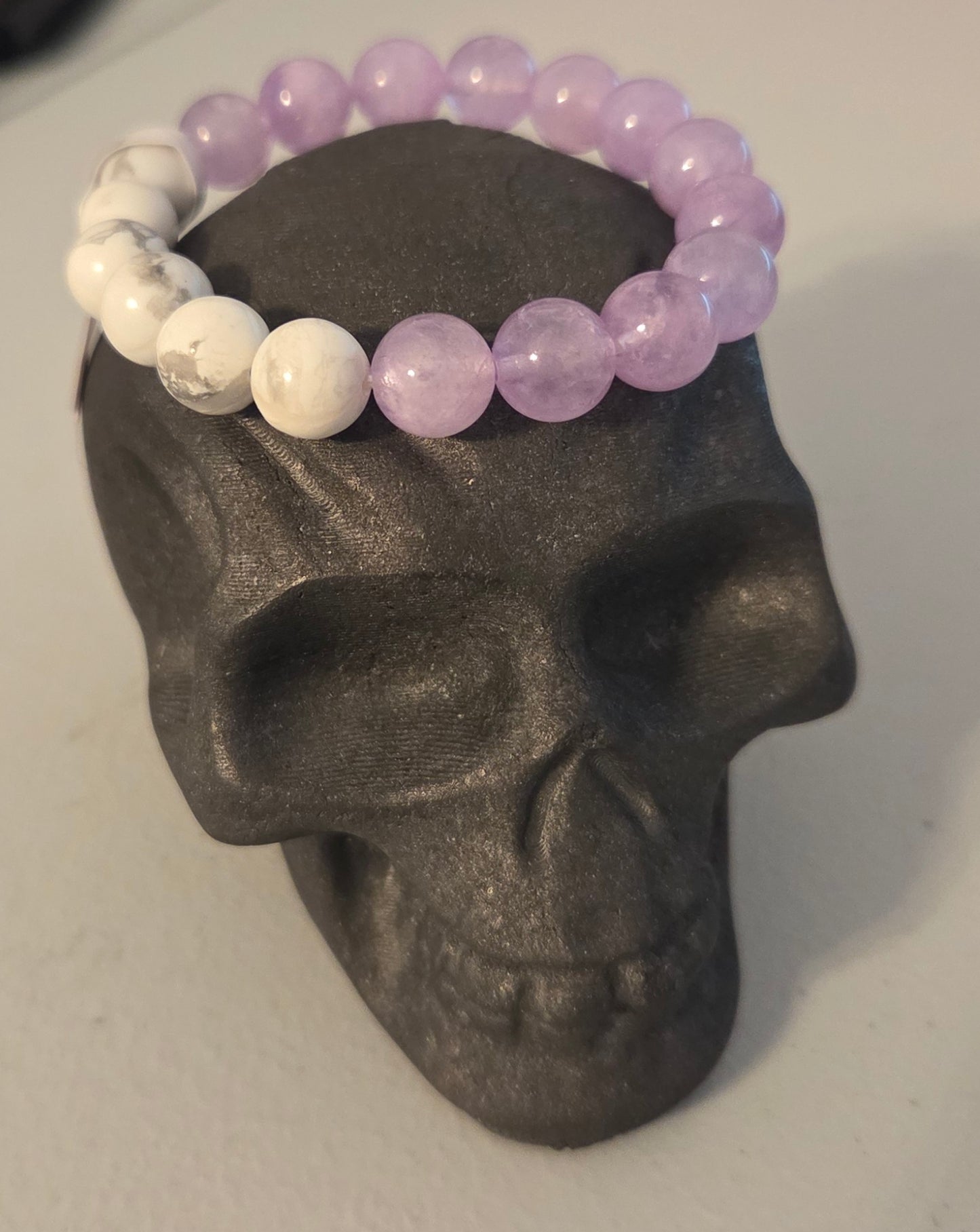 Lavender Amethyst and Howlite beaded bracelet
